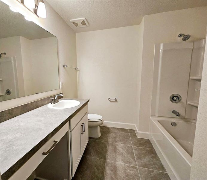 Furnished interior view inside a new home in , Clermont (Image 7).