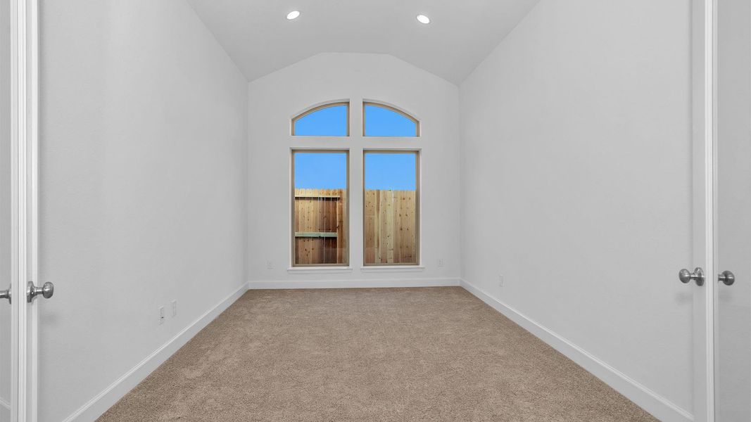 Spacious, unfurnished interior of a new home in Valencia 50', Manvel (Image 5).