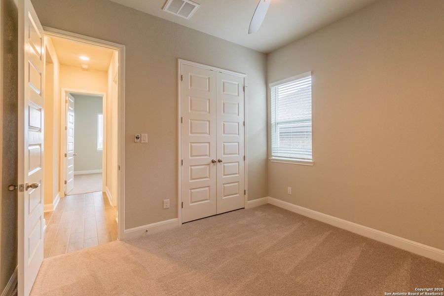 Spacious, unfurnished interior of a new home in Cibolo Crossing, Universal City (Image 21).