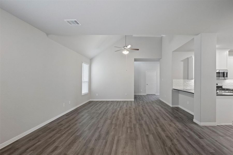 Spacious, unfurnished interior of a new home in Sunterra, Katy (Image 16).