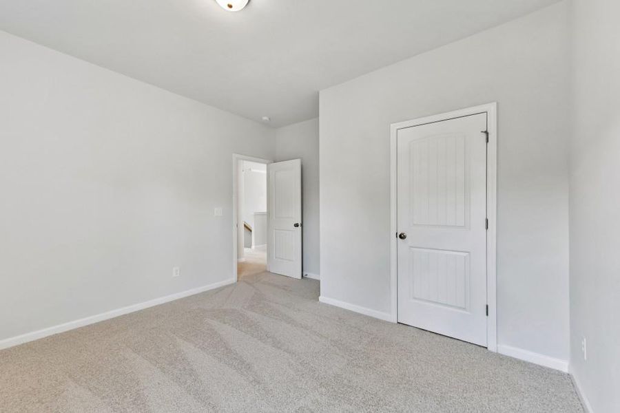 Spacious, unfurnished interior of a new home in , Homer (Image 24).
