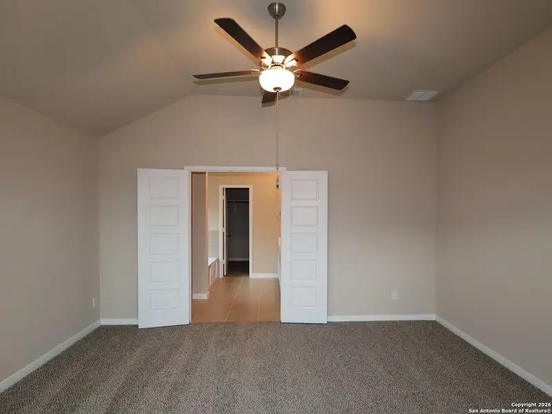 Spacious, unfurnished interior of a new home in Meadows at Clear Springs, New Braunfels (Image 31).