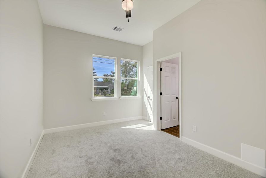 Spacious, unfurnished interior of a new home in , Houston (Image 30).