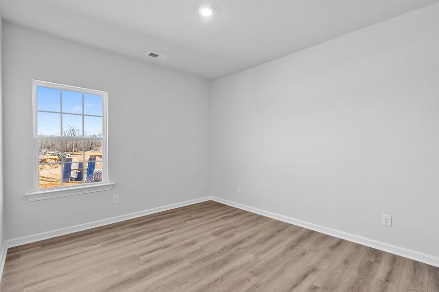 Spacious, unfurnished interior of a new home in Fieldstone, Lexington (Image 31).