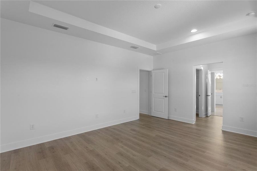 Spacious, unfurnished interior of a new home in , Tampa (Image 22).
