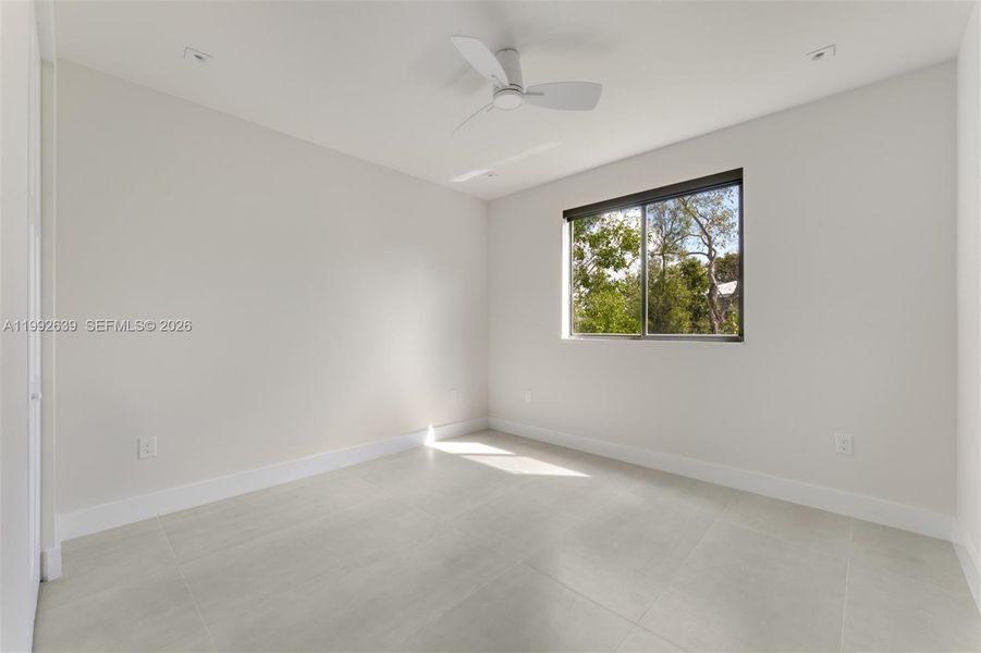 Spacious, unfurnished interior of a new home in , Key Largo (Image 42).