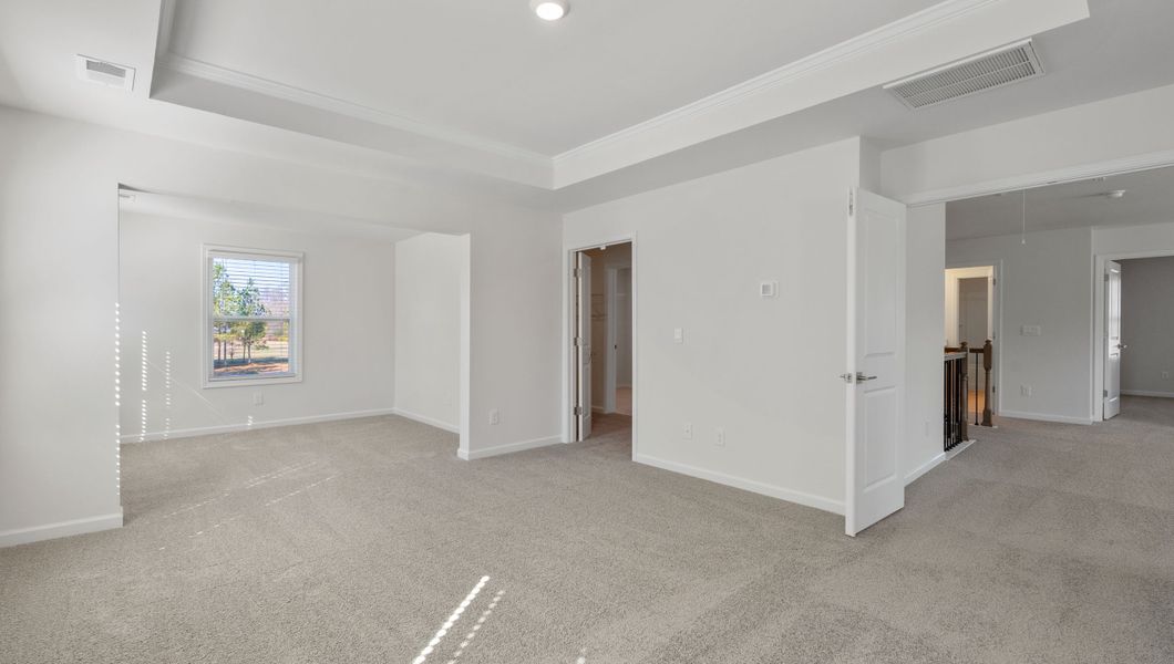 Spacious, unfurnished interior of a new home in Cottonwood Ridge, Piedmont (Image 28).