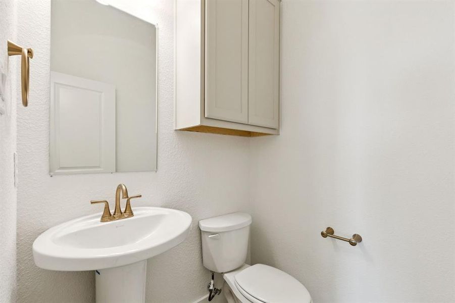 Furnished interior view inside a new home in Lakeway Estates, Waxahachie (Image 7).