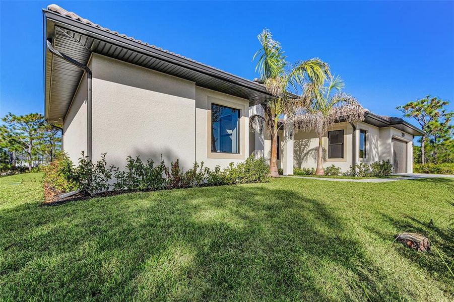 Exterior details and patio area of a home in , Bokeelia (Image 3).