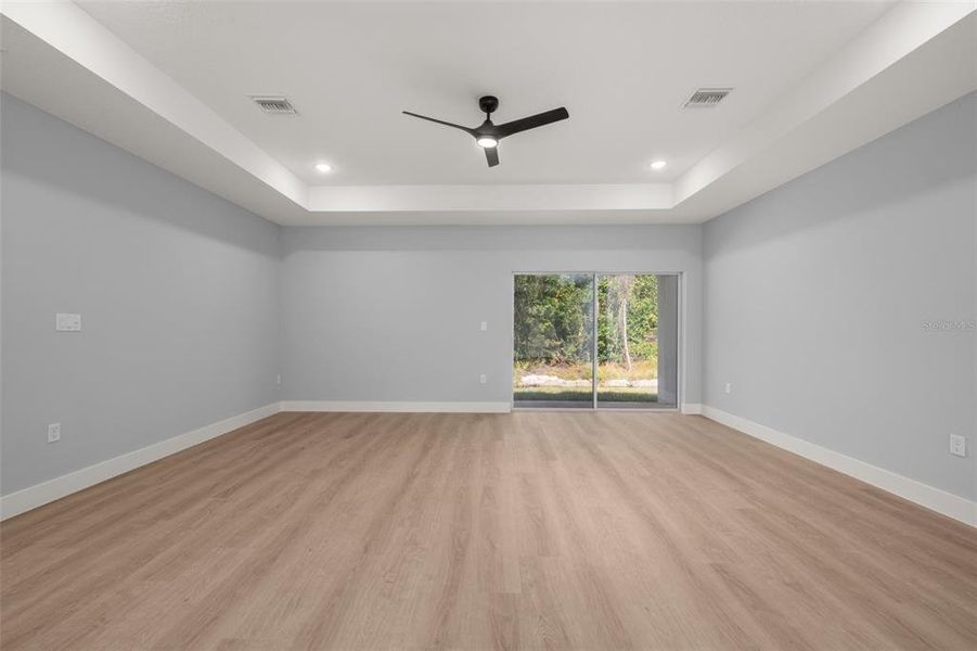 Spacious, unfurnished interior of a new home in , Sebring (Image 42).