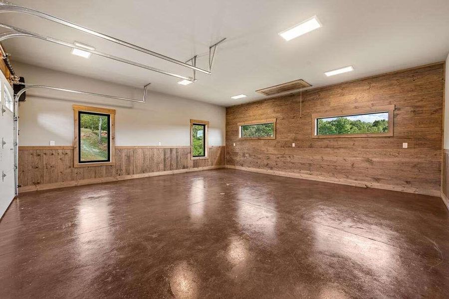 Spacious, unfurnished interior of a new home in , Blue Ridge (Image 27).