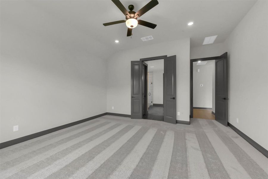 Spacious, unfurnished interior of a new home in Evergreen 55', Conroe (Image 36).