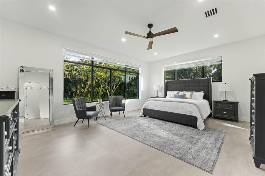 Furnished interior view inside a new home in , Plantation (Image 43).