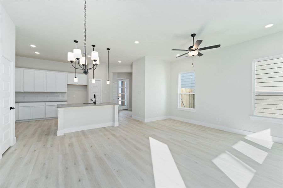Spacious, unfurnished interior of a new home in Alicante, Houston (Image 21).