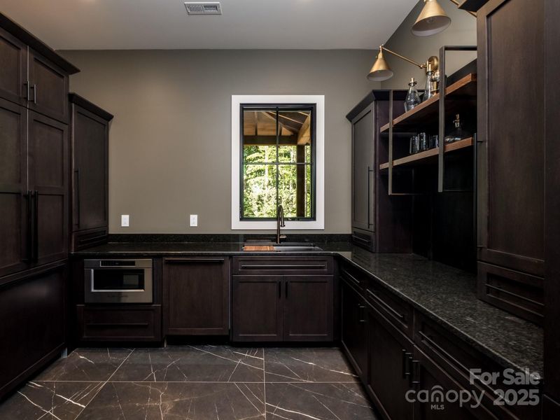 Butler's pantry with additional refridgerator/freezer, dishwasher and microwave