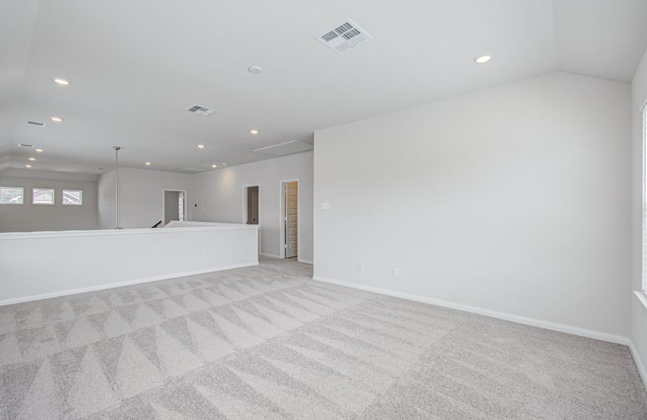 Spacious, unfurnished interior of a new home in Aldine Pines, Houston (Image 43).