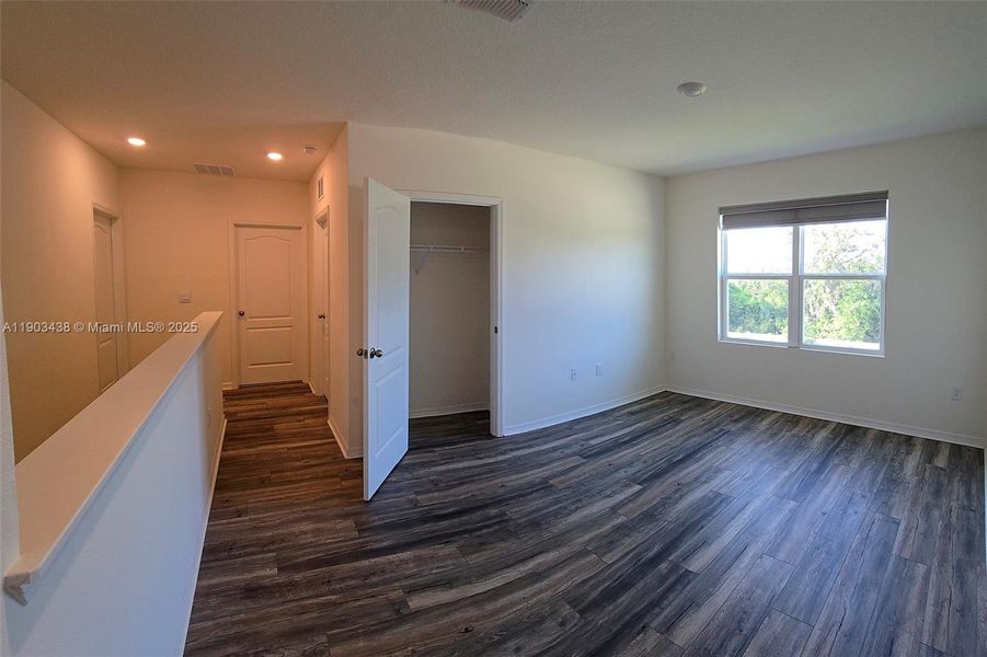 Spacious, unfurnished interior of a new home in , Davenport (Image 47).