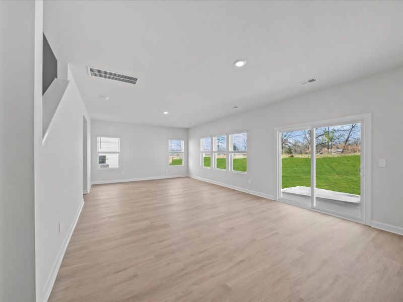 Spacious, unfurnished interior of a new home in Brayfield Manor - Signature Collection, Wellford (Image 8).