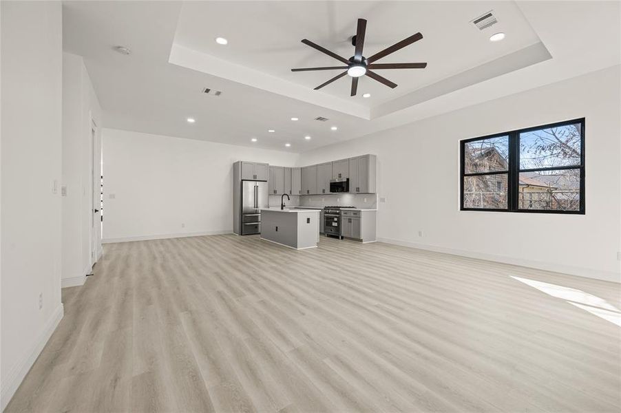 Spacious, unfurnished interior of a new home in , Dallas (Image 13).