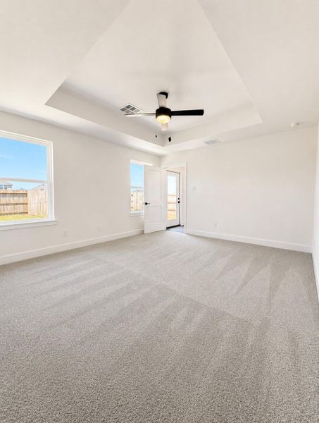 Spacious, unfurnished interior of a new home in River Ranch Trails, Dayton (Image 8).