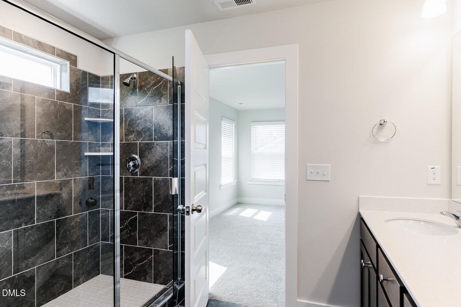 RDU_BeverlyPlace_Lot135_Redwood_QMI (34)