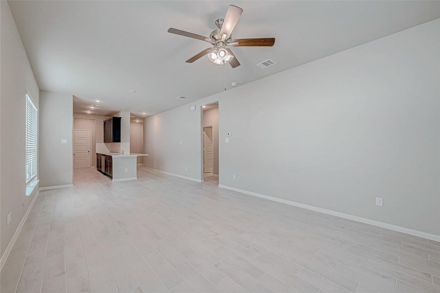 Spacious, unfurnished interior of a new home in Woodland Lakes, Huffman (Image 23).