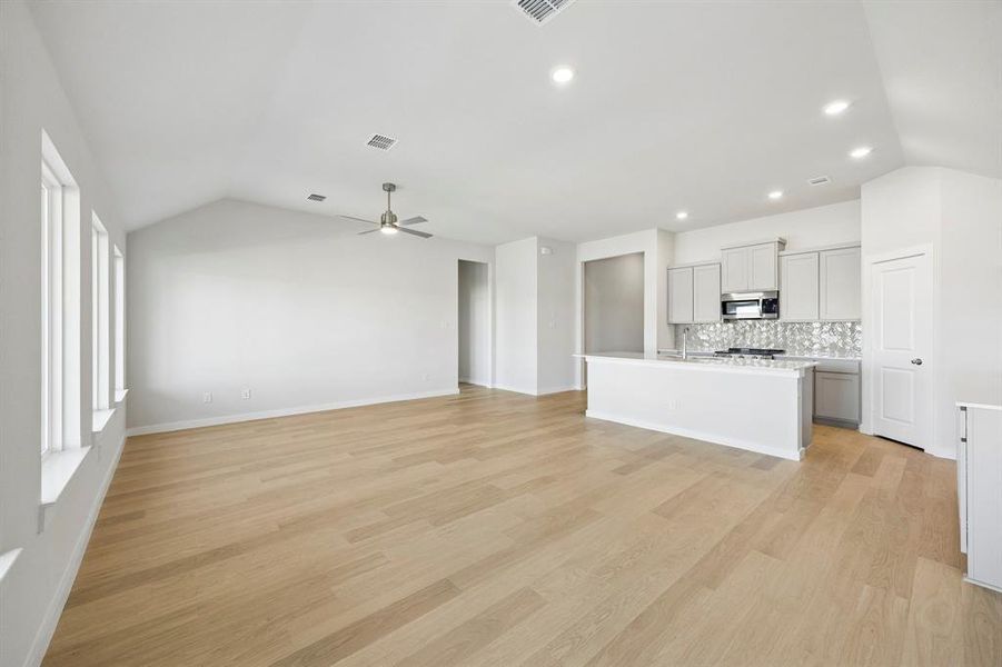 Spacious, unfurnished interior of a new home in Mercer Meadows, Royse City (Image 22).