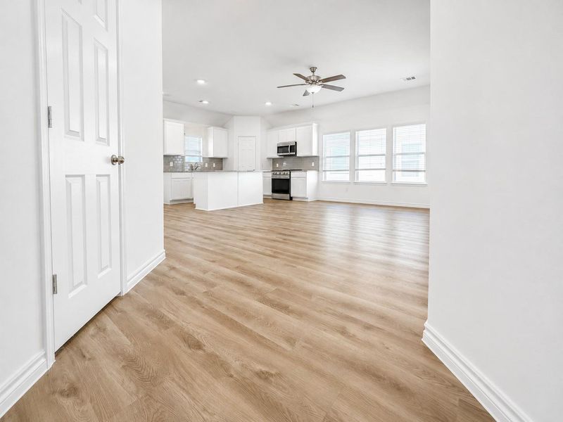 Spacious, unfurnished interior of a new home in , Dayton (Image 5).
