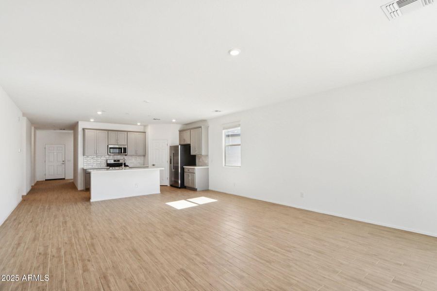 7-web-or-mls-N Eva Ln-S2510-007 7-web-or-mls-N Eva Ln-S2510-007