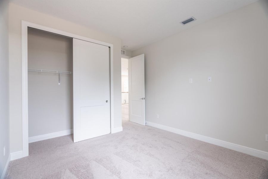 Spacious, unfurnished interior of a new home in , Port St. Lucie (Image 9).