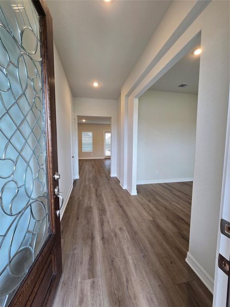 Spacious, unfurnished interior of a new home in Lake Mija Village, Seabrook (Image 9).