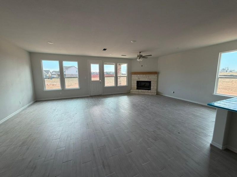 Spacious, unfurnished interior of a new home in Covenant Park, Springtown (Image 5).