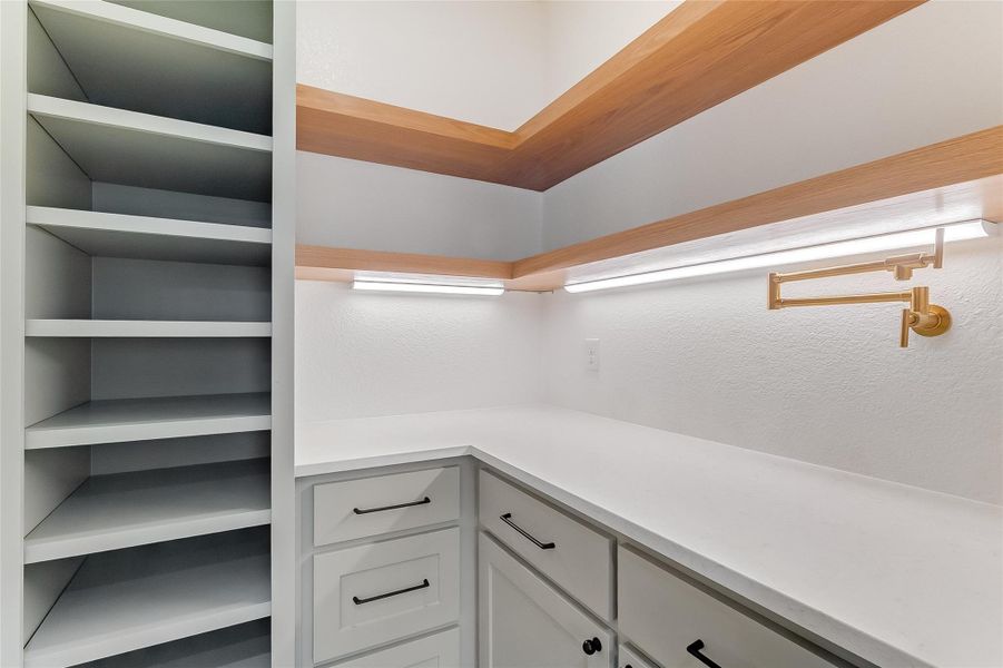 Spacious, unfurnished interior of a new home in , Cottonwood Shores (Image 27).