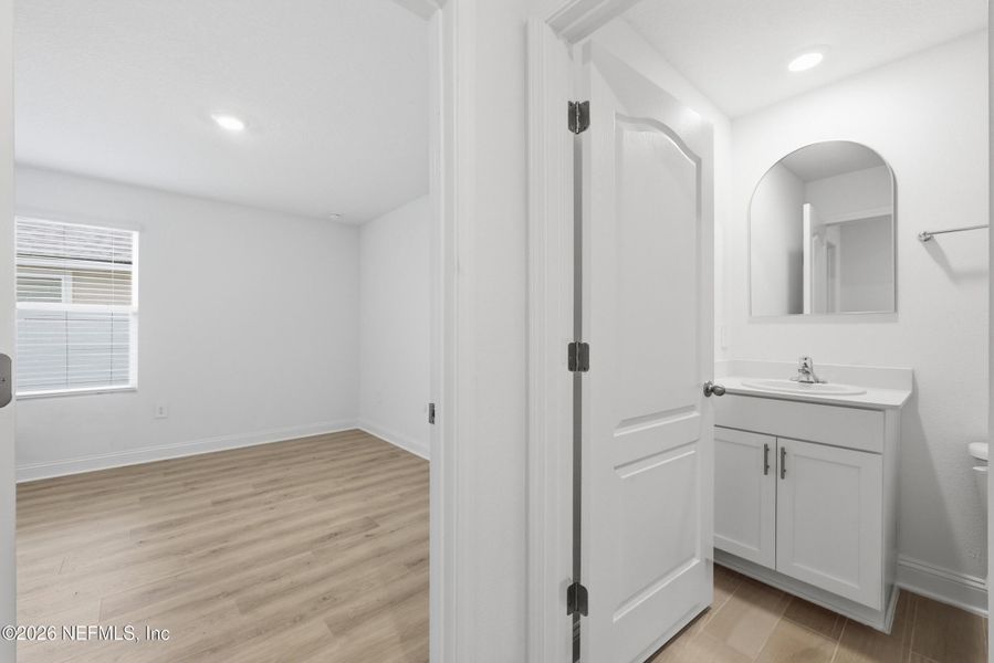 Spacious, unfurnished interior of a new home in Cross Creek, Green Cove Springs (Image 37).