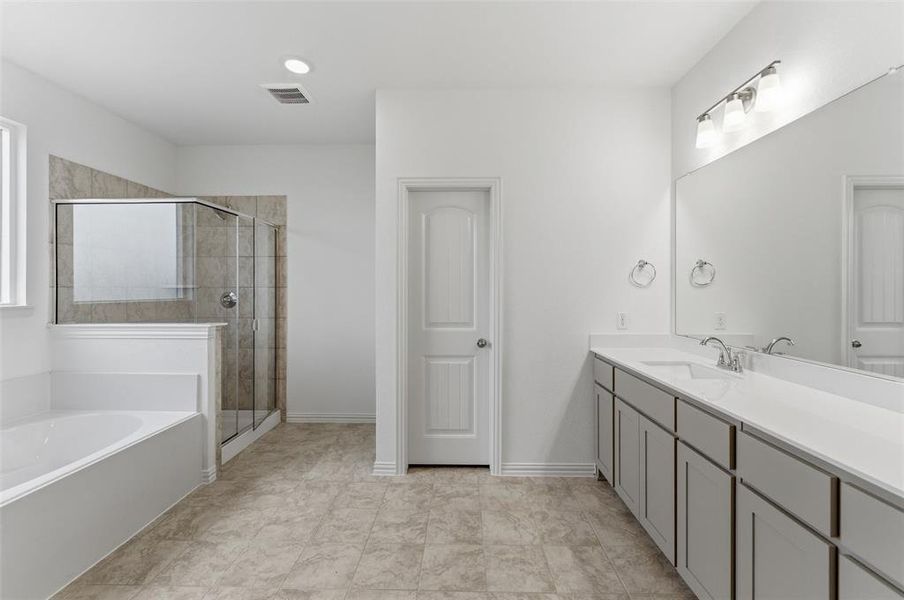Furnished interior view inside a new home in Covenant Park, Springtown (Image 9).