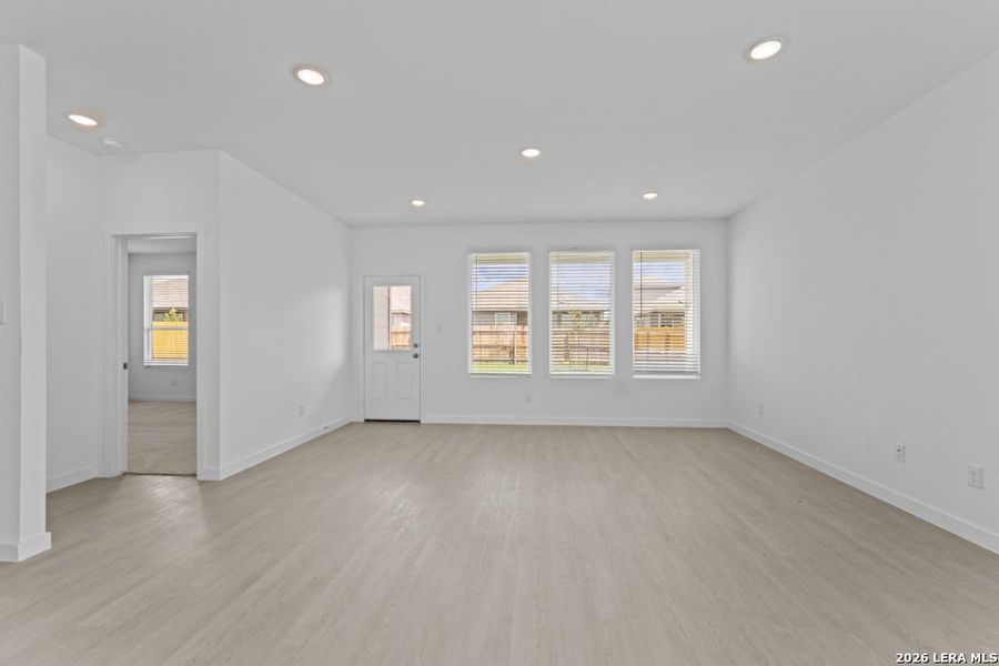 Spacious, unfurnished interior of a new home in Espada, San Antonio (Image 29).