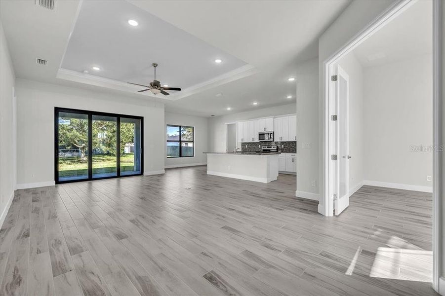 Spacious, unfurnished interior of a new home in , Cape Coral (Image 21).