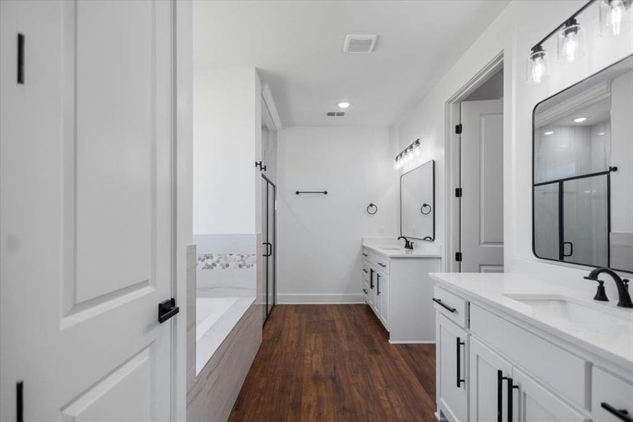 Furnished interior view inside a new home in , Lindale (Image 13).