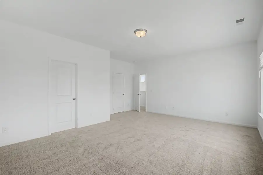 Spacious, unfurnished interior of a new home in The Oaks, Clarksville (Image 18).
