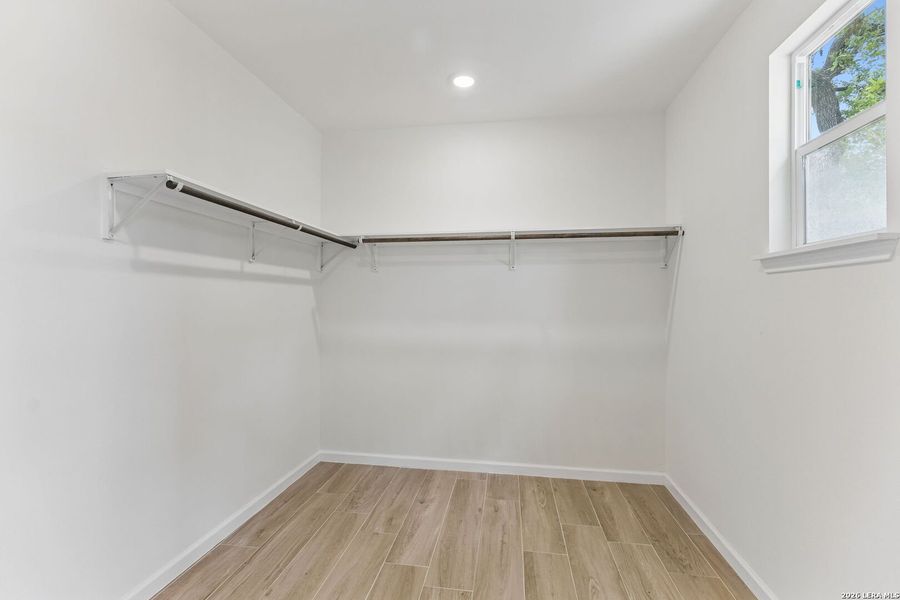 Spacious, unfurnished interior of a new home in , San Antonio (Image 22).