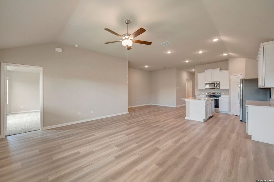 Spacious, unfurnished interior of a new home in Greenspoint Heights, Seguin (Image 20).