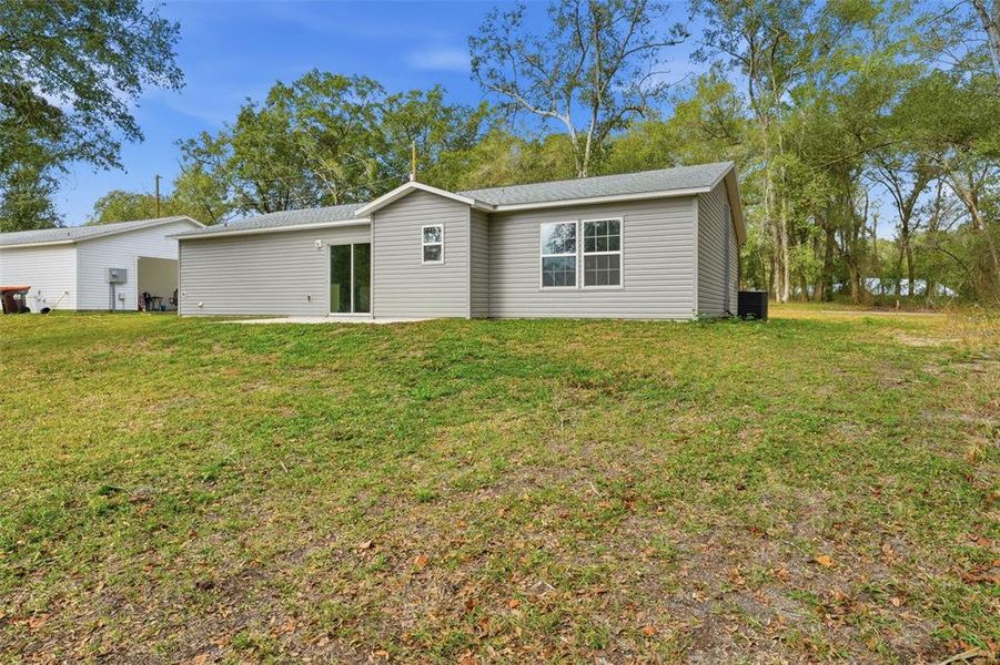 Exterior details and patio area of a home in , Ocklawaha (Image 20).