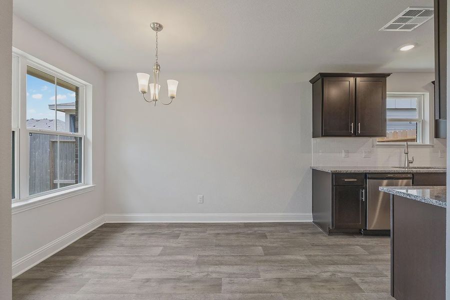 Spacious, unfurnished interior of a new home in Grand Oaks Reserve, Cleveland (Image 20).