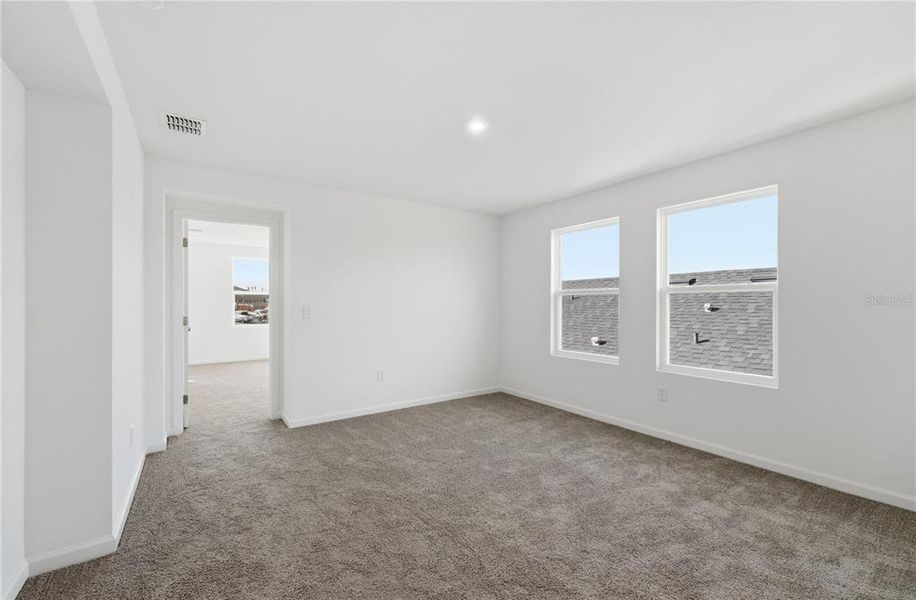 Spacious, unfurnished interior of a new home in Rainwood, Clermont (Image 23).