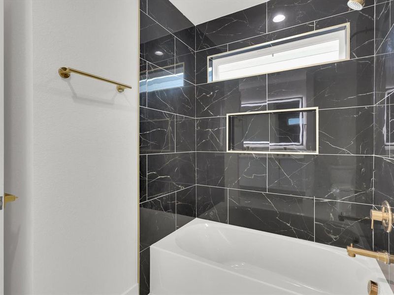 Bathroom featuring tiled shower / bath combo