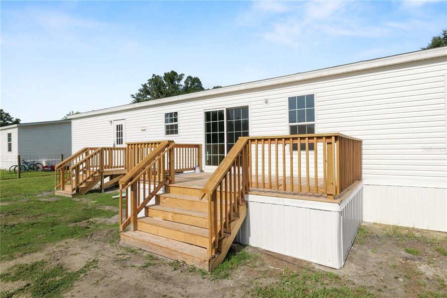 Exterior details and patio area of a home in , Lakeland (Image 33).