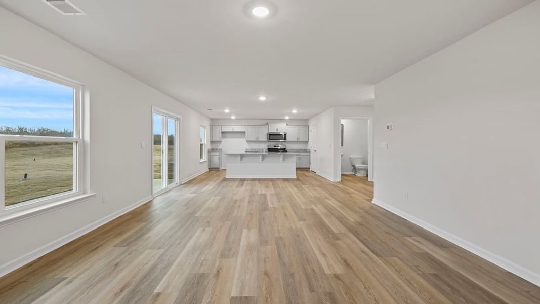 Spacious, unfurnished interior of a new home in Cedar Gap, Fountain Inn (Image 20).