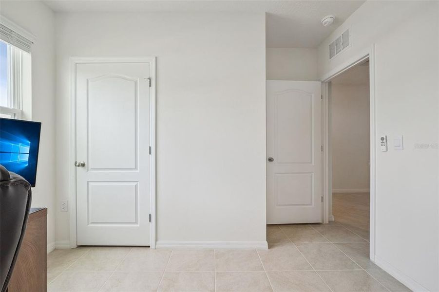 Spacious, unfurnished interior of a new home in Buena Lago, St. Cloud (Image 20).