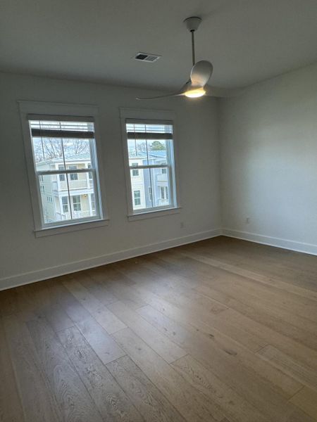 Spacious, unfurnished interior of a new home in Central Park, Charleston (Image 16).