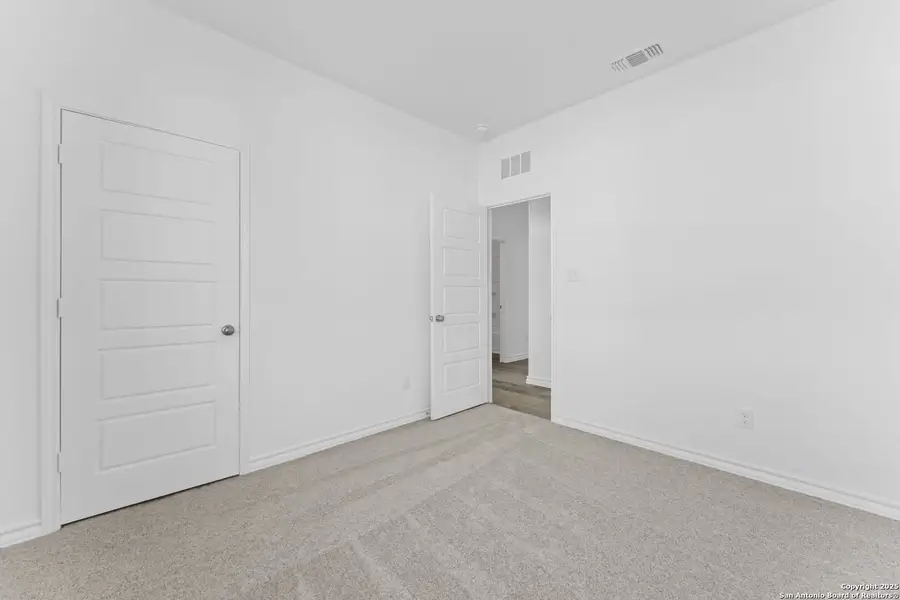 Spacious, unfurnished interior of a new home in Meadows at Clear Springs, New Braunfels (Image 9).